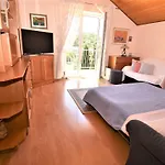 2 Bedroom With Garden Апартаменты *