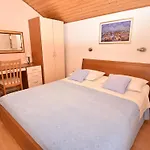 Апартаменты 2 Bedroom With Garden Млини