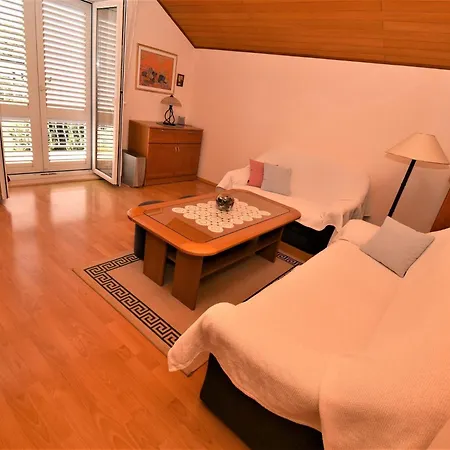 2 Bedroom With Garden Апартаменты