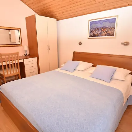 アパート 2 Bedroom With Garden ムリニ