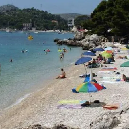 2 Bedroom With Garden Apartman Mlini