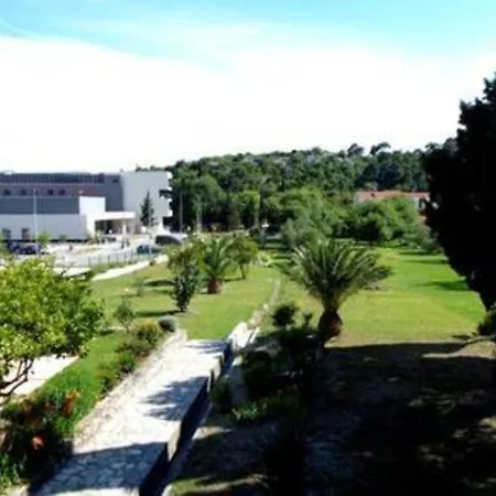 2 Bedroom With Garden * Mlini