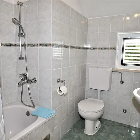 2 Bedroom With Garden *