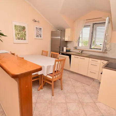 2 Bedroom With Garden Apartman Mlini