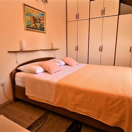 2 Bedroom With Garden * Mlini