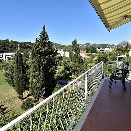Apartman 2 Bedroom With Garden *