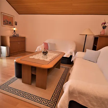Apartament 2 Bedroom With Garden Mlini