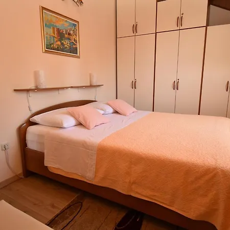 2 Bedroom With Garden ムリニ