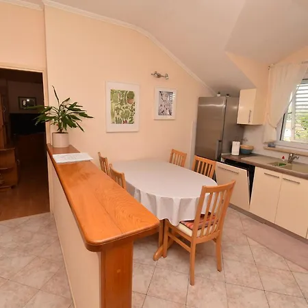 2 Bedroom With Garden * ムリニ