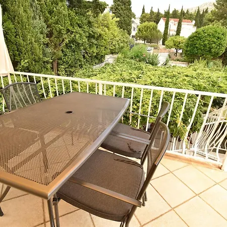 アパート 2 Bedroom With Garden