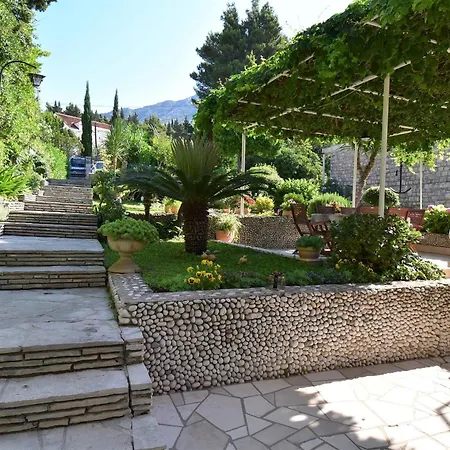 2 Bedroom With Garden アパート ムリニ