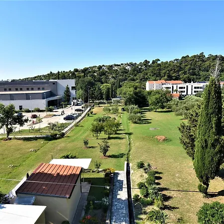 アパート 2 Bedroom With Garden ムリニ