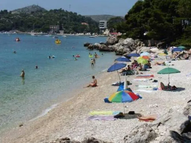 2 Bedroom With Garden 公寓 米利尼