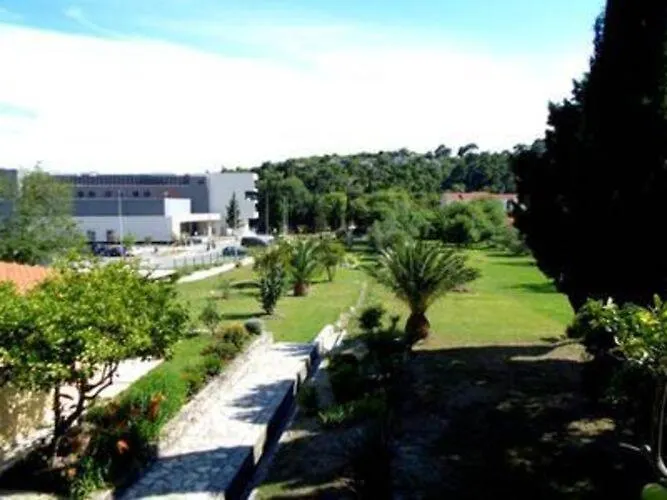 2 Bedroom With Garden * 米利尼