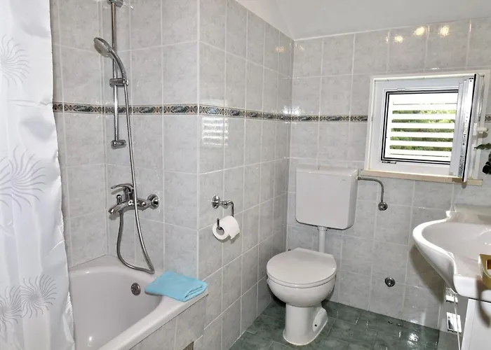 2 Bedroom With Garden *