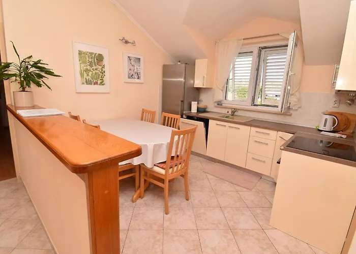 2 Bedroom With Garden 公寓 米利尼