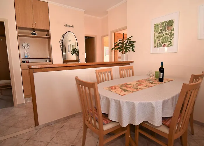 2 Bedroom With Garden 公寓 米利尼