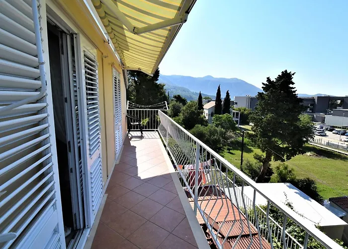 2 Bedroom With Garden 米利尼