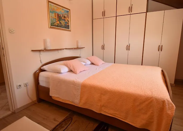 2 Bedroom With Garden 米利尼