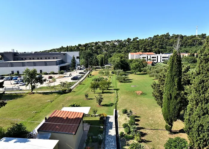 公寓 2 Bedroom With Garden 米利尼